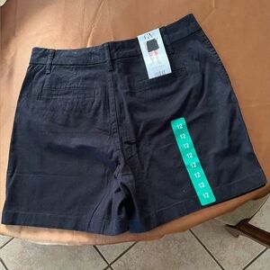 NWT Gloria Vanderbilt Women’s Black Chino Mid Rise 5 inseam cotton blend Short12